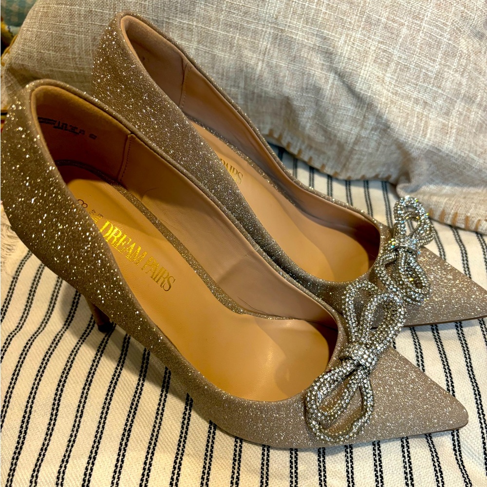 DREAM PAIRS Rhinestone Bows Stiletto Pumps Gold Size 8.5
